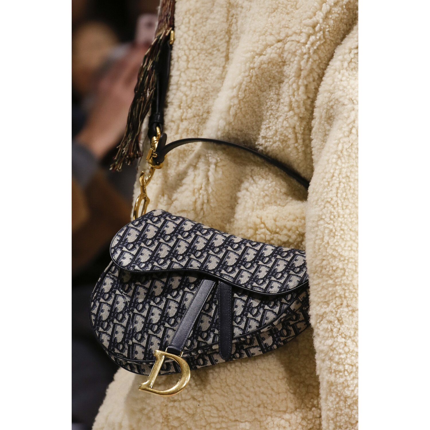 Фото Details Christian Dior , Details Dior Fall 2018 Ready-to-Wear , Детали показа Кристиан Диор , Детали показа Диор осень зима 2018 , Fashion show , неделя моды в Париже , PFW , Мария Грация Кьюри , Mainstyles